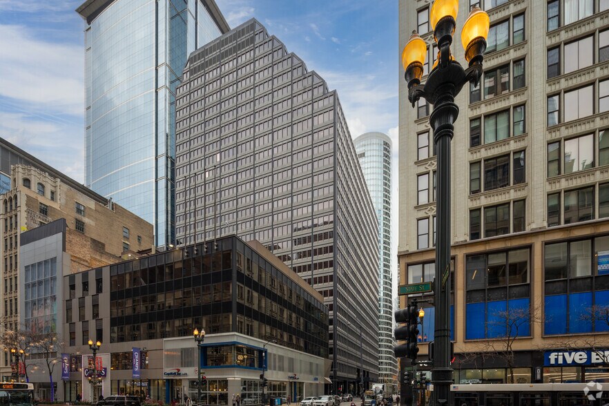 33 W Monroe St, Chicago, IL à louer - Photo du bâtiment - Image 1 de 6