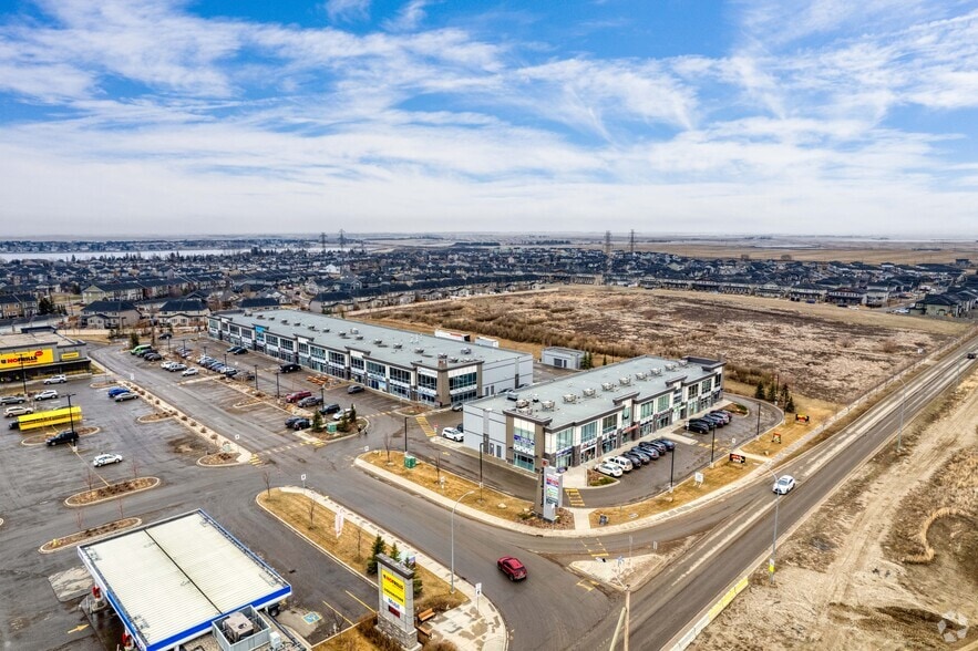 100 Range Rd, Chestermere, AB à louer - Aérien - Image 2 de 5