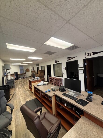 1101-1105 University Dr E, College Station, TX à louer - Photo du bâtiment - Image 3 de 17