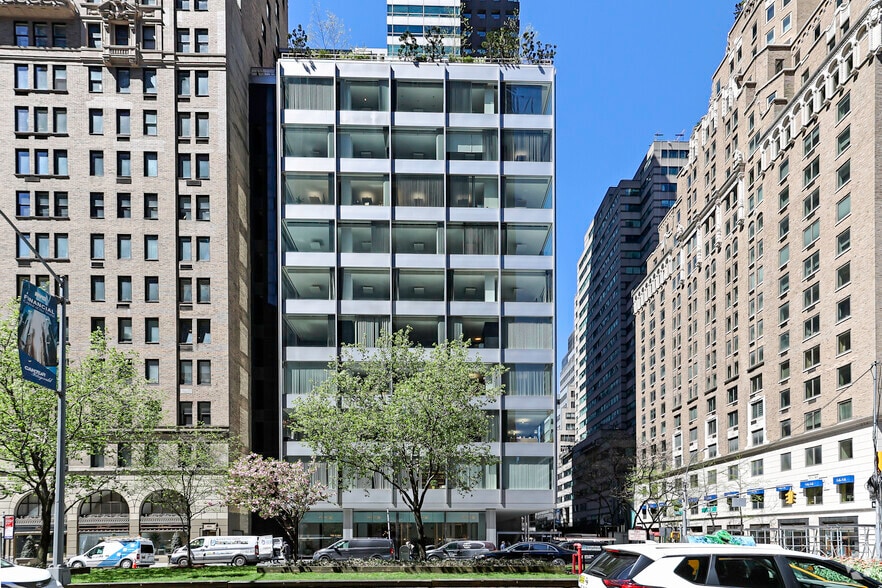 500 Park Ave, New York, NY à louer - Photo du bâtiment - Image 3 de 7