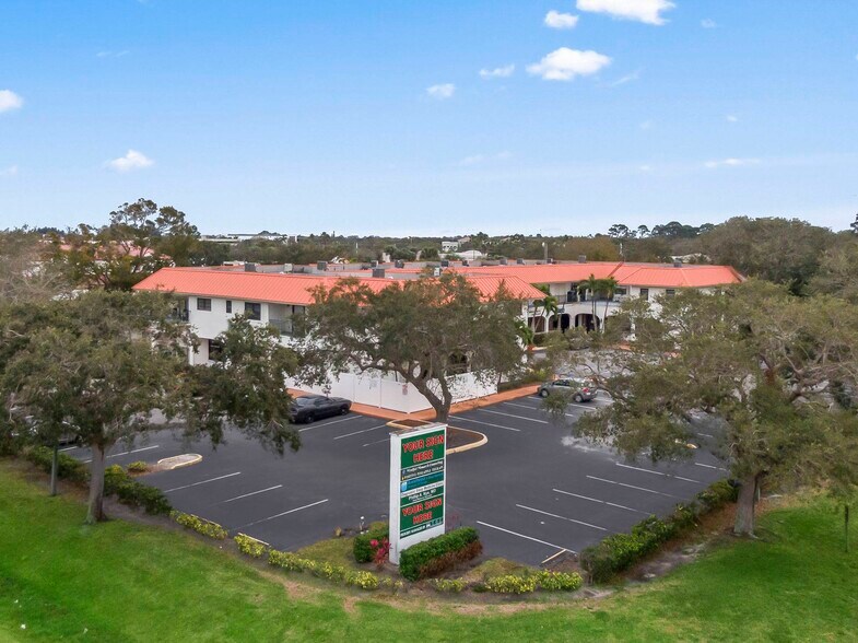 1485 37th St, Vero Beach, FL à louer - Photo du bâtiment - Image 2 de 13