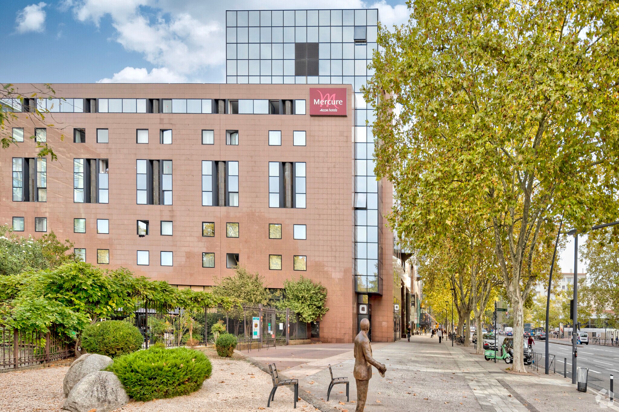 8 Esplanade Compans Caffarelli, Toulouse for lease Primary Photo- Image 1 of 38