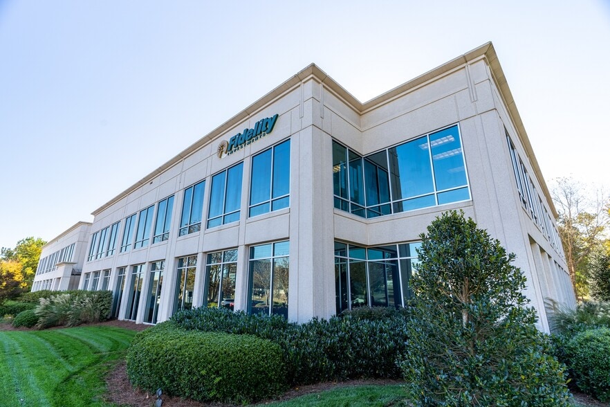 11720 Amberpark Dr, Alpharetta, GA à louer - Photo du bâtiment - Image 2 de 22
