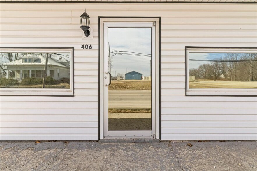 406 N Main St, Lynn, IN à louer - Photo du bâtiment - Image 2 de 16