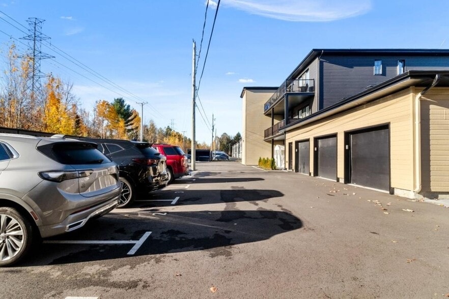 13575 Rue Du Médoc, Mirabel, QC à vendre - Photo du bâtiment - Image 3 de 57