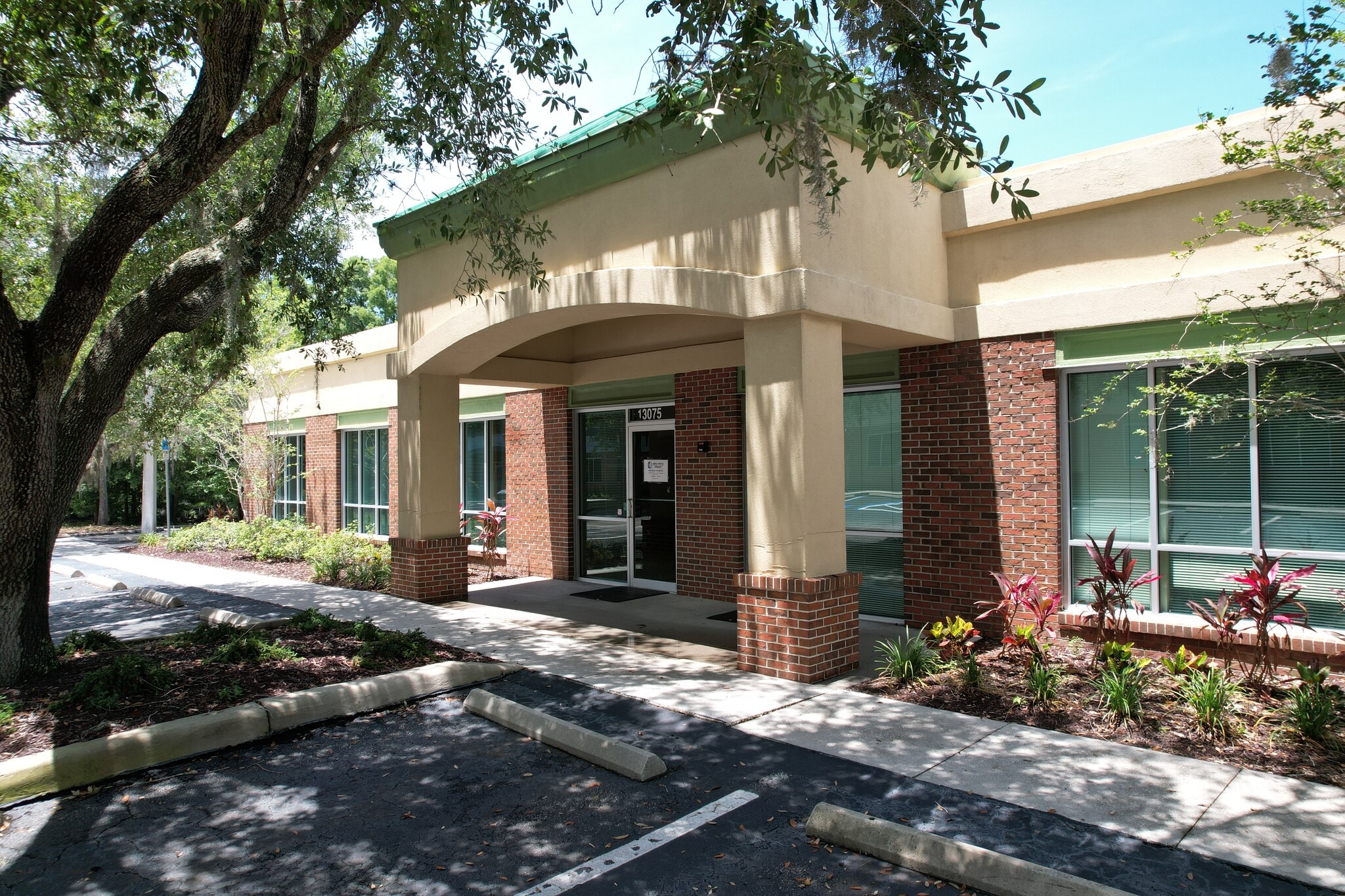 13075-13079 N Telecom Pky, Tampa, FL for sale Building Photo- Image 1 of 9