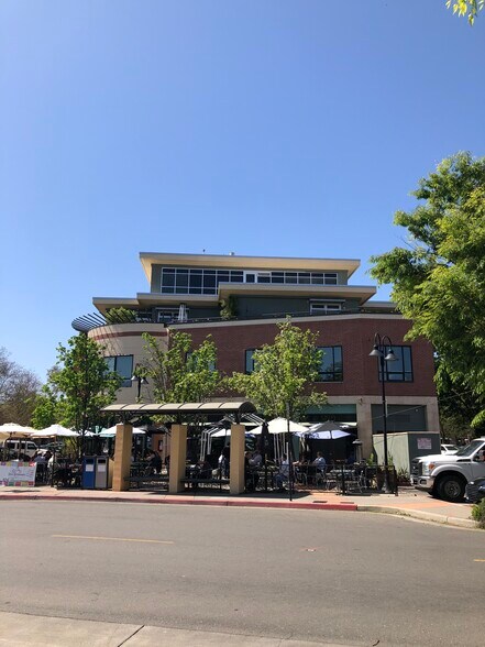 801-803 2nd St, Davis, CA à louer - Photo du bâtiment - Image 2 de 12