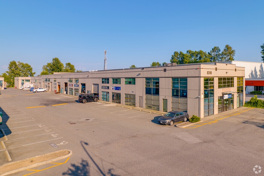 8308 130 St, Surrey, BC à vendre - Photo du bâtiment - Image 3 de 4
