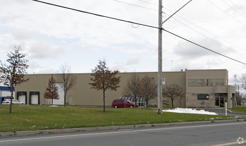 2090 Rue Bombardier, Ste-Julie, QC à vendre - Photo du bâtiment - Image 2 de 19