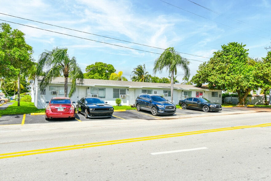 801-805 NW 10th St, Hallandale Beach, FL for sale - Building Photo - Image 2 of 6
