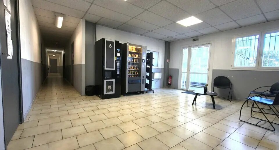 Office in Martigues for lease - Building Photo - Image 3 of 5