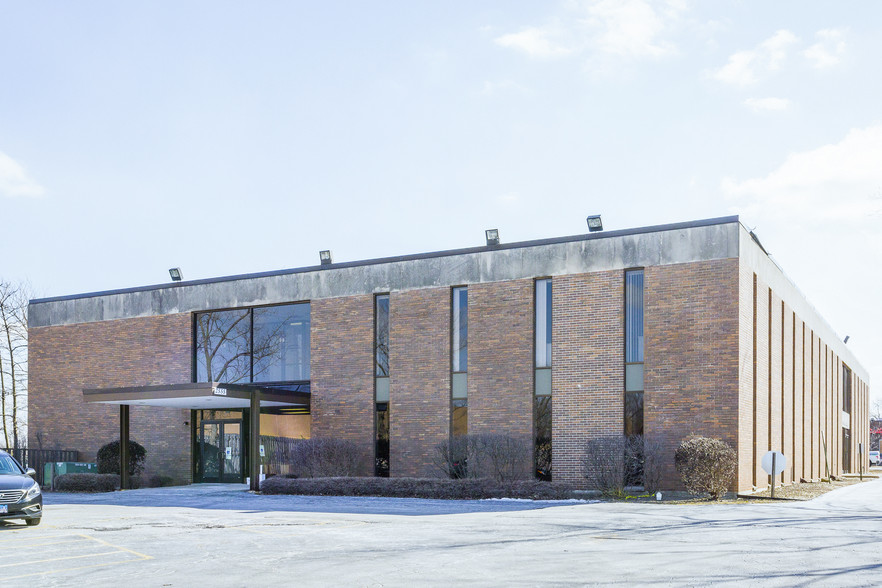 2555 Lincoln Hwy, Olympia Fields, IL for lease - Primary Photo - Image 1 of 47