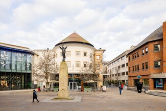 Plus de détails pour 49 Town Mall, Woking - Commerce de détail à louer