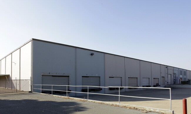 Plus de détails pour 700 Santa Anita Dr, Woodland, CA - Industriel à louer
