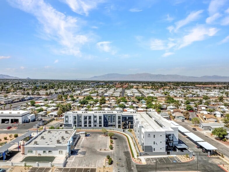 4846 S Jones Blvd, Las Vegas, NV à vendre - Photo du bâtiment - Image 2 de 20