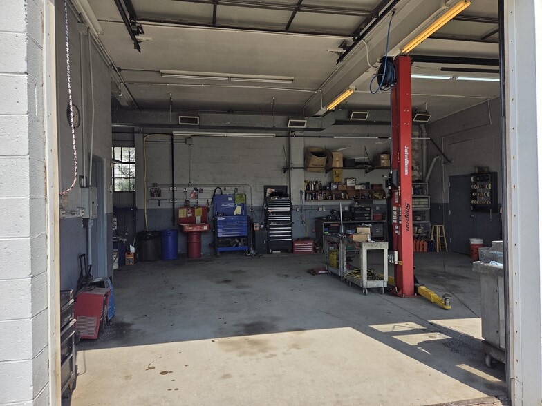39 S Broadway St, Gloucester City, NJ for sale - Building Photo - Image 2 of 21