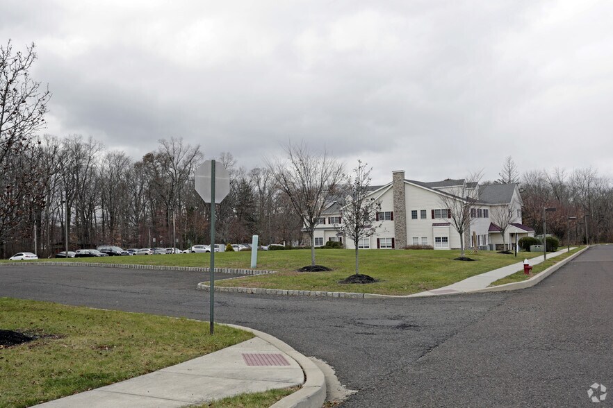 1700 Kendarbren Dr, Jamison, PA à louer - Photo du bâtiment - Image 2 de 28