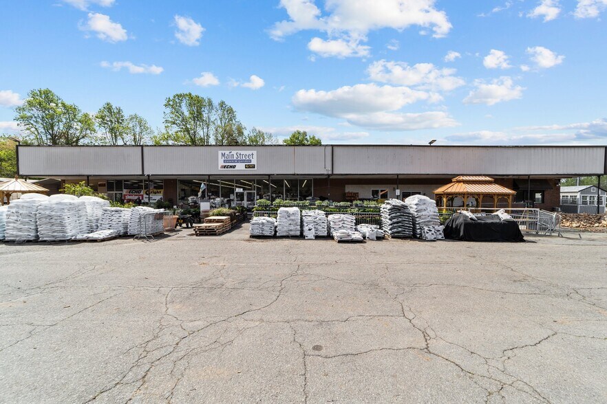 110 E Wall St, Rural Hall, NC à vendre - Photo du bâtiment - Image 2 de 31