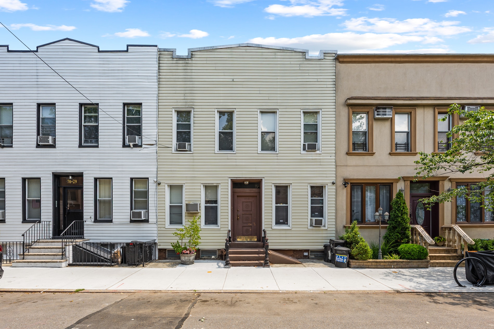 7031 67th Pl, Glendale, NY for sale Primary Photo- Image 1 of 15