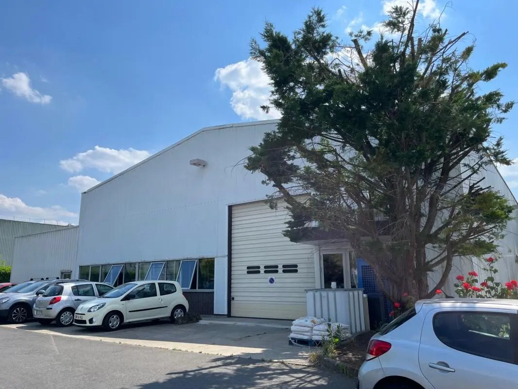 7-11 Rue De L'Equerre, SAINT-OUEN-L'AUMONE for lease Building Photo- Image 1 of 15