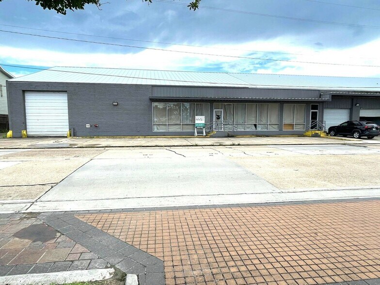 1201 Lakeshore Dr, Lake Charles, LA à louer - Photo du bâtiment - Image 1 de 5