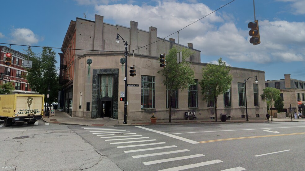 1535 Madison Rd, Cincinnati, OH à louer - Photo du bâtiment - Image 1 de 10