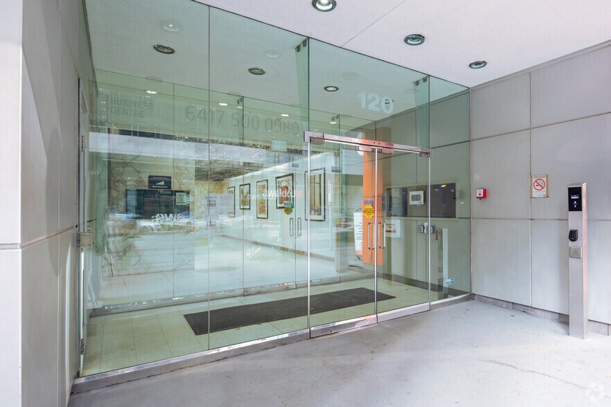 120 Eglinton Ave E, Toronto, ON à louer - Photo du bâtiment - Image 3 de 37