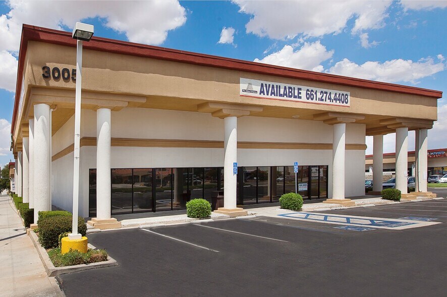 3005 E Palmdale Blvd, Palmdale, CA à louer - Photo du bâtiment - Image 3 de 7