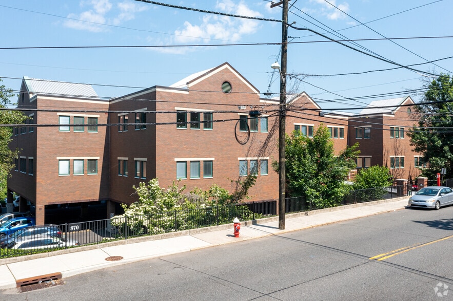870 Palisade Ave, Teaneck, NJ for sale - Primary Photo - Image 1 of 4