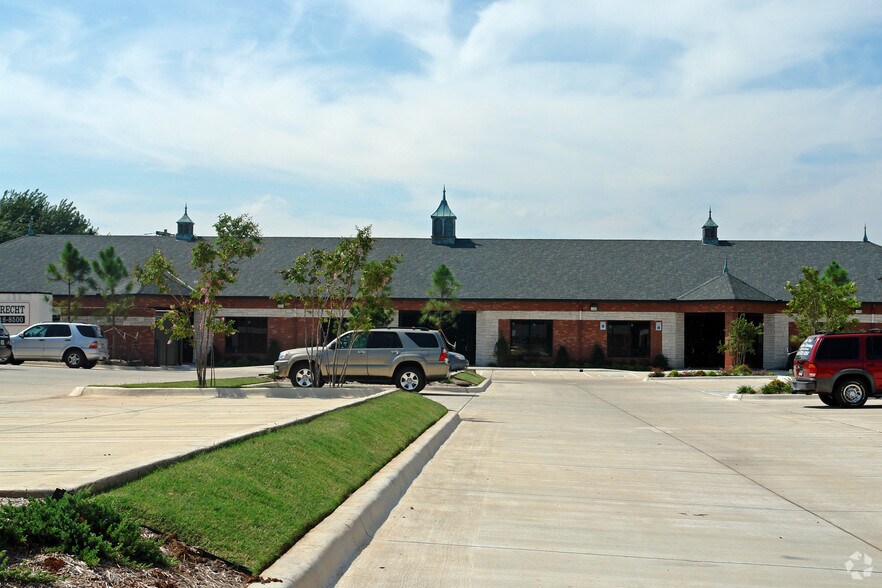 825 S Kelly Ave, Edmond, OK à vendre - Photo du bâtiment - Image 3 de 6