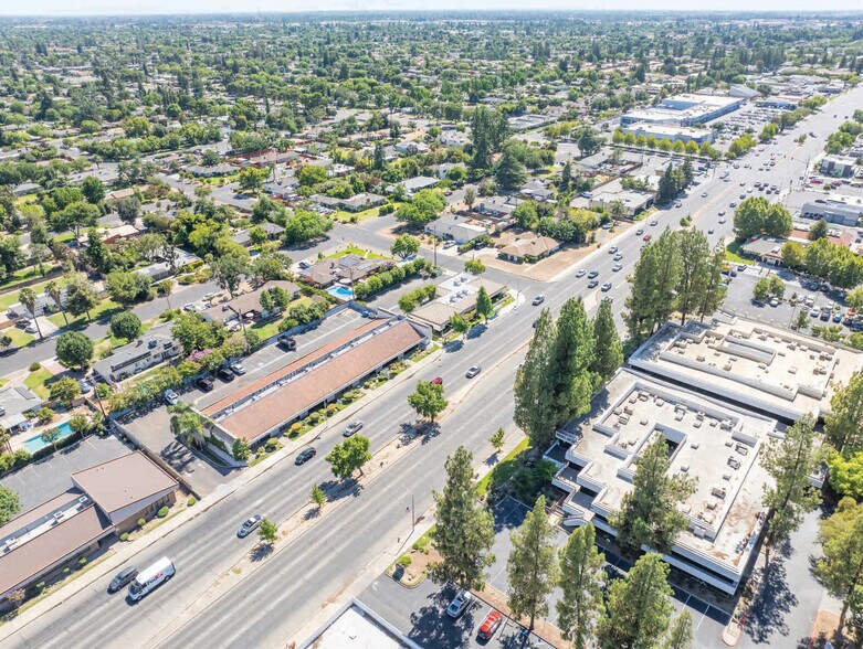1665 W Shaw Ave, Fresno, CA à vendre - Photo du bâtiment - Image 2 de 11