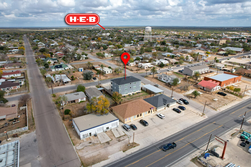 1200 W Houston St, Carrizo Springs, TX à vendre - Photo du bâtiment - Image 2 de 19