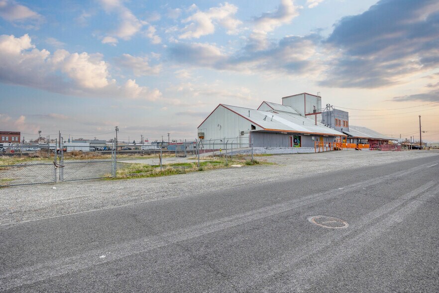 206 N Benton St, Kennewick, WA à louer - Photo du bâtiment - Image 3 de 28