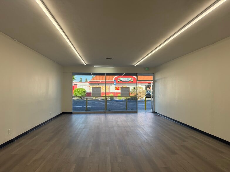 5453-5465 Del Amo Blvd, Lakewood, CA for lease - Building Photo - Image 2 of 11