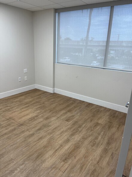 4675 Ponce de Leon Blvd, Coral Gables, FL à louer - Photo intérieure - Image 3 de 26