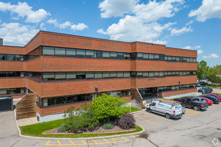 3215 12 St NE, Calgary, AB for lease - Building Photo - Image 2 of 7