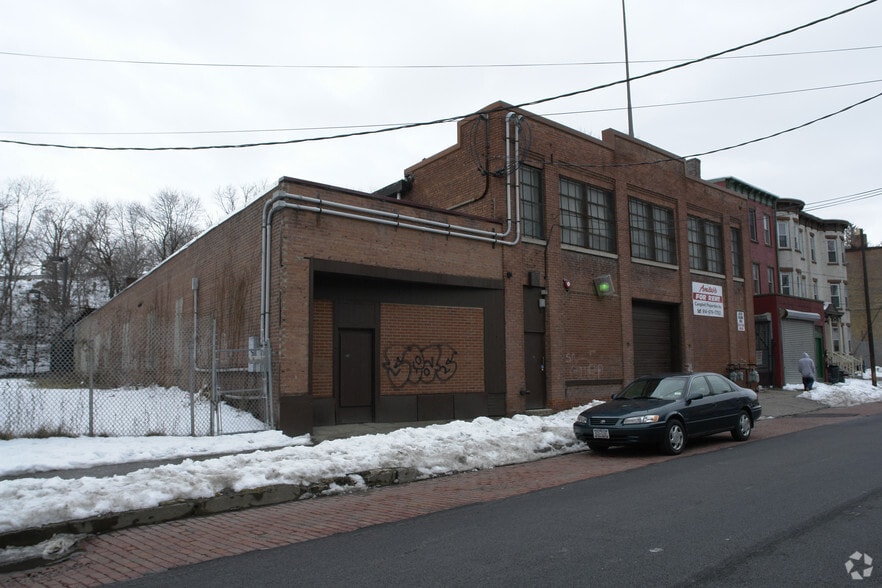 337-341 Liberty St, Newburgh, NY à louer - Photo principale - Image 1 de 4