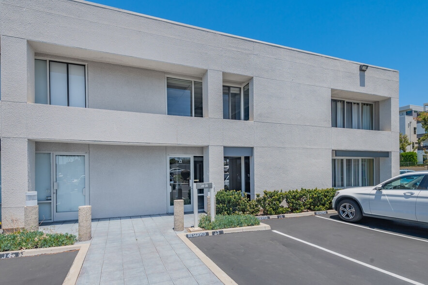 711 W 17th St, Costa Mesa, CA à louer - Photo du bâtiment - Image 2 de 24