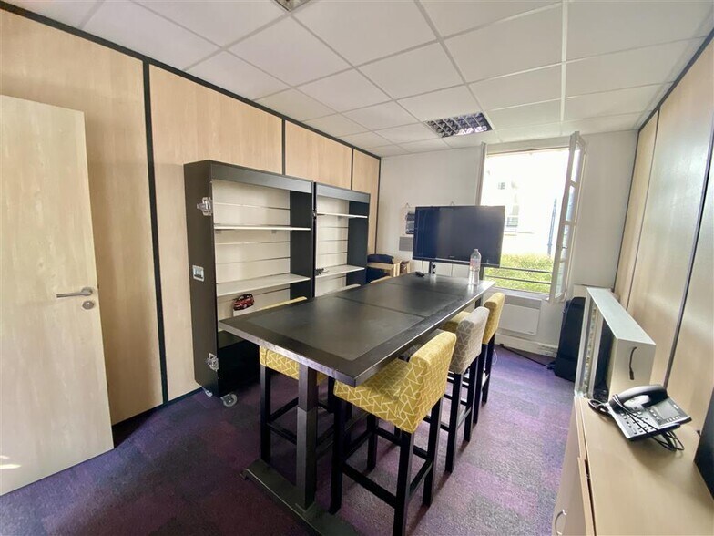 Office in Sèvres for lease - Interior Photo - Image 3 of 8