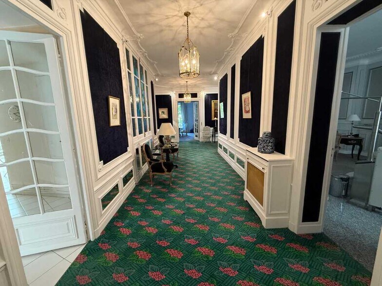 67 George Mandel, Paris for sale - Interior Photo - Image 2 of 13