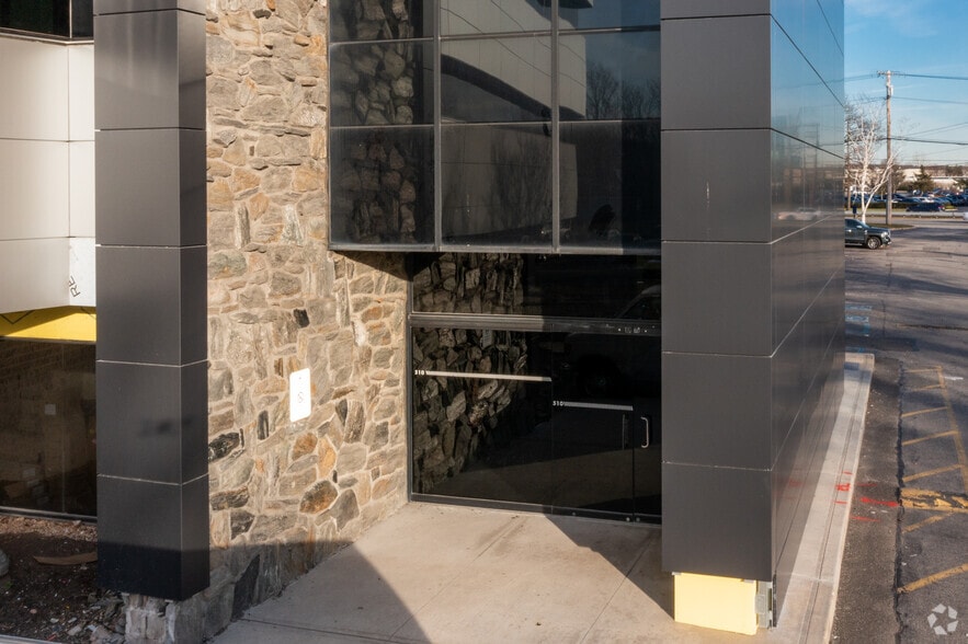 510 Broadhollow Rd, Melville, NY à louer - Photo du bâtiment - Image 3 de 4