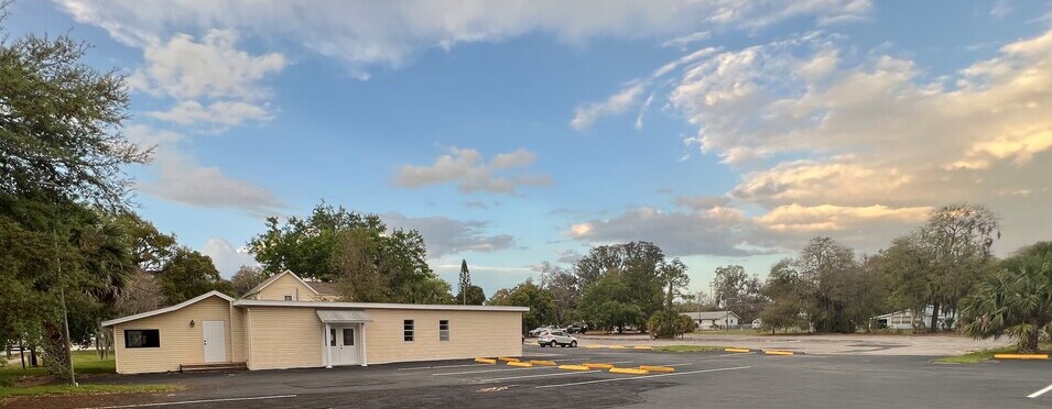 550 S Highland St, Mount Dora, FL à louer - Photo du bâtiment - Image 1 de 19