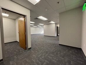 2 Commerce Dr, Bedford, NH for lease Building Photo- Image 1 of 8