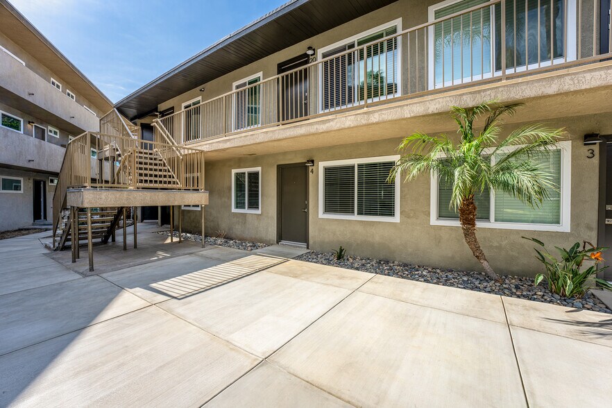 2777 Nimitz Blvd, San Diego, CA à vendre - Photo du bâtiment - Image 3 de 14