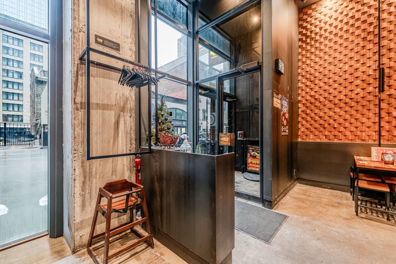 1202 Av Union, Montréal, QC H3B 3C4 - Unité 1202 Union -  - Photo intérieure - Image 1 of 7