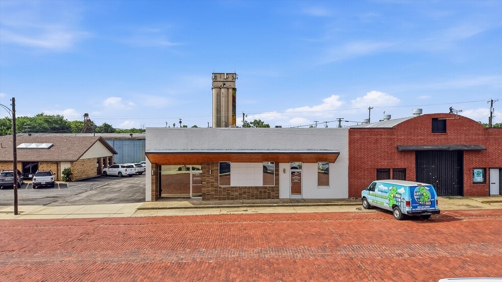 118 W Chestnut St, Denison, TX for sale - Building Photo - Image 2 of 41