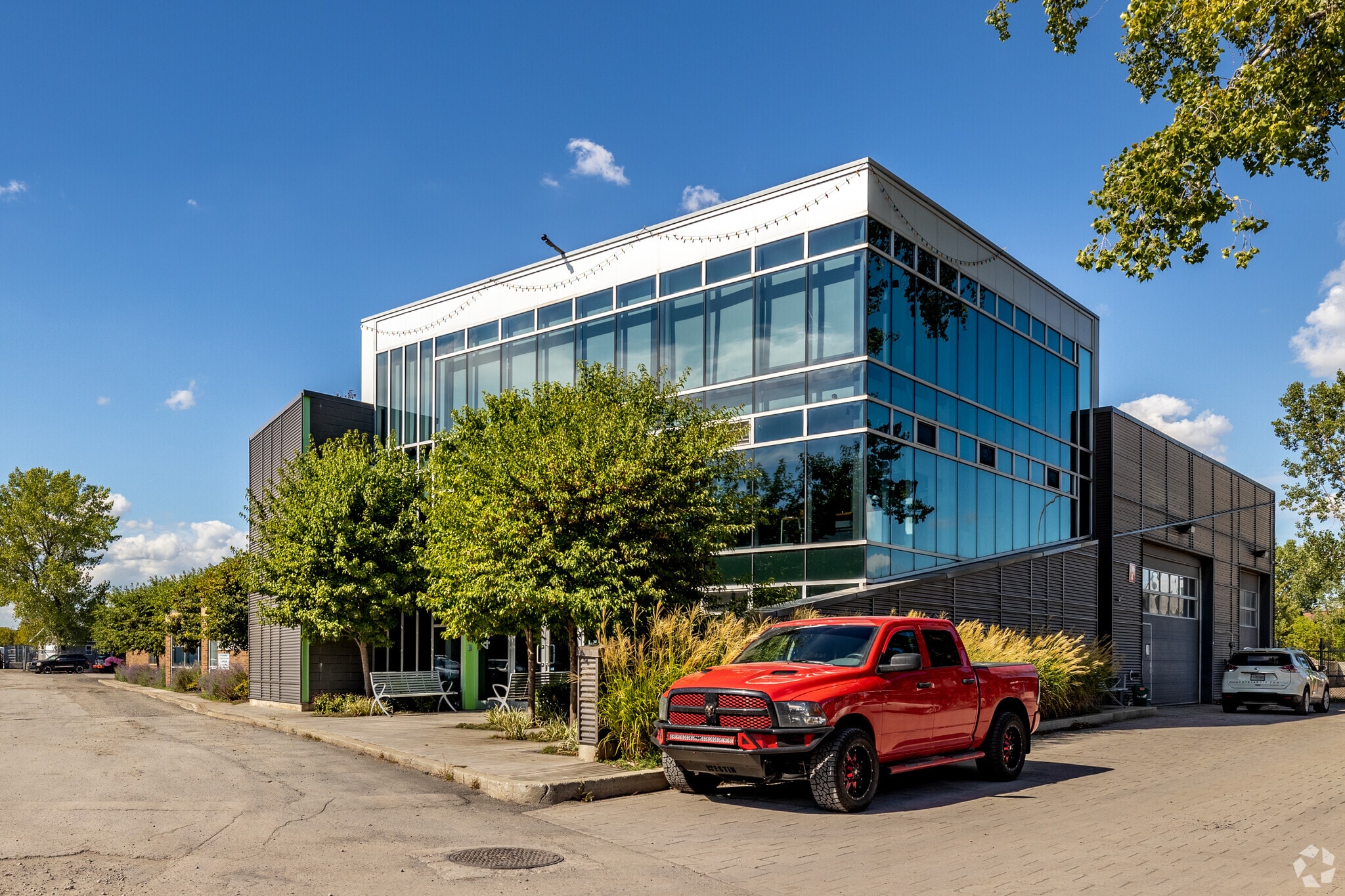 4303-4311 Rue Hogan, Montréal, QC for sale Primary Photo- Image 1 of 5