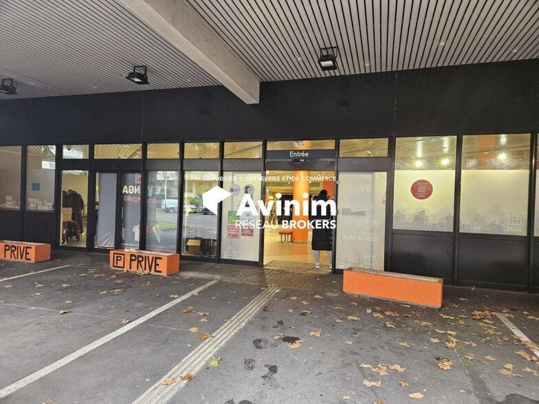 Retail in Mâcon for lease - Lobby - Image 1 of 5