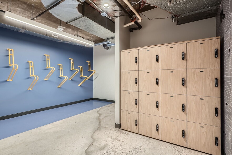 1873 S Bellaire St, Denver, CO à louer - Photo du bâtiment - Image 2 de 14