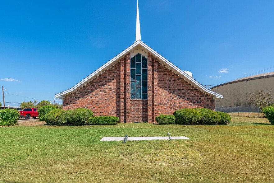 200 Carr Ln, Duncanville, TX for sale - Building Photo - Image 1 of 11